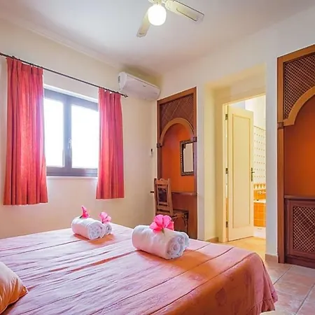Carvoeiro Sleeps 14 Pool Air Con Wifi Καρβοέιρο