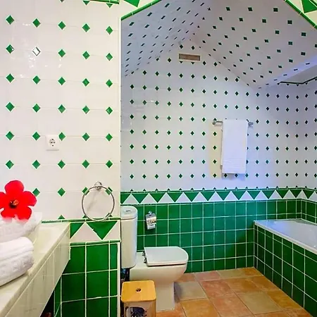 Carvoeiro Sleeps 14 Pool Air Con Wifi * Καρβοέιρο