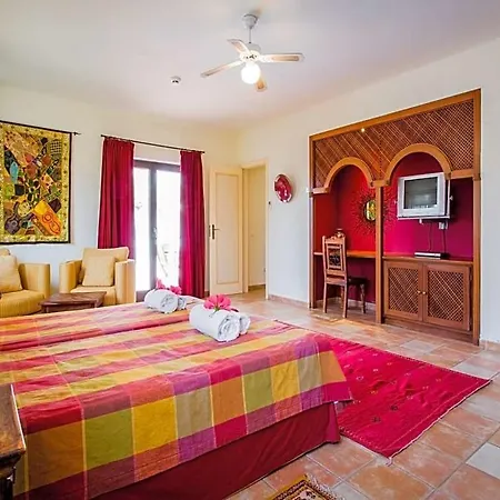 Carvoeiro Sleeps 14 Pool Air Con Wifi *