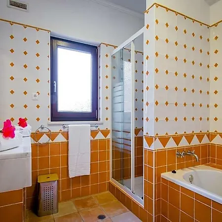 Carvoeiro Sleeps 14 Pool Air Con Wifi Βίλα *