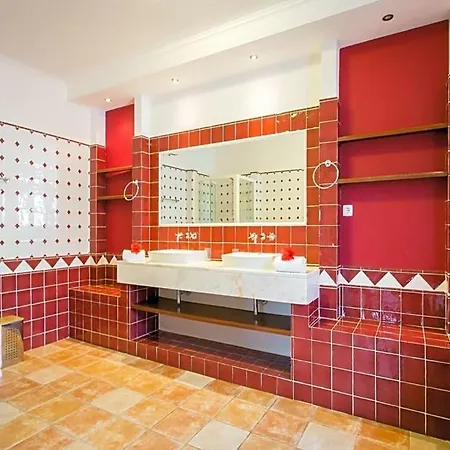 Carvoeiro Sleeps 14 Pool Air Con Wifi * Carvoeiro (Lagoa)