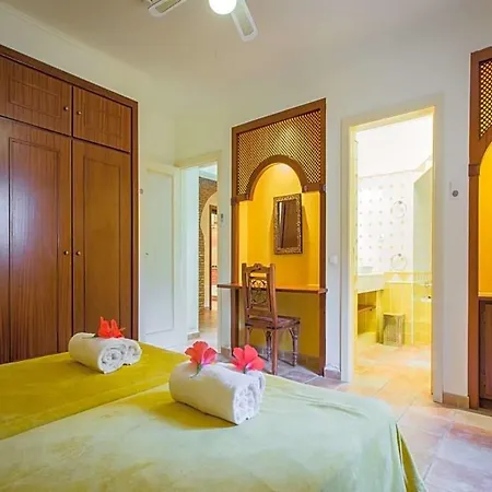 Carvoeiro Sleeps 14 Pool Air Con Wifi Villa