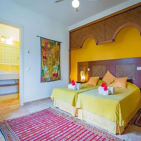 Carvoeiro Sleeps 14 Pool Air Con Wifi * Carvoeiro (Lagoa)